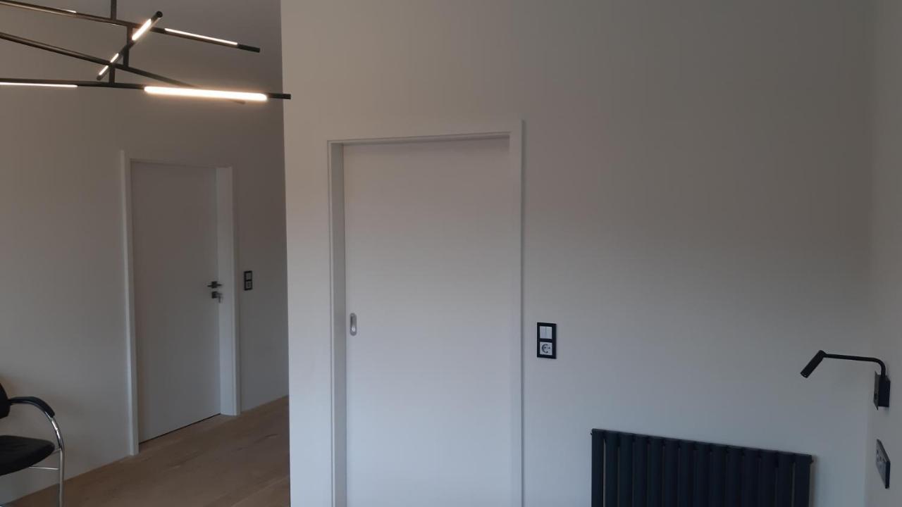 Ferienwohnungen Und Zimmer In Reutlingen-Goenningen מראה חיצוני תמונה